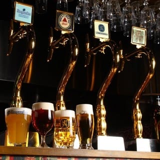 4種類の樽生ビールと各種アルコール